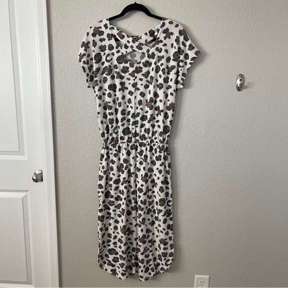 LuLaRoe Leopard Cheetah XS Isla Cross Back Dress Dolman Sleeves Hacci round hem - Picture 5 of 9